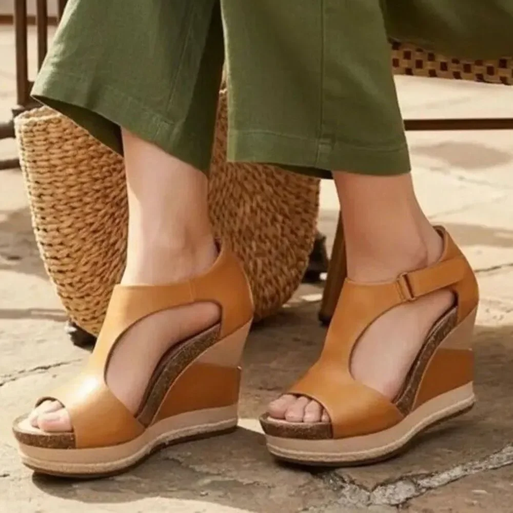 Tsubo Isara Y2K Platform Leather / Wood Sculptural Wedges~$240